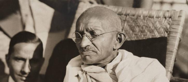 Let's kick off with a global classic: which legendary soul led the peaceful recipe for India's independence?
