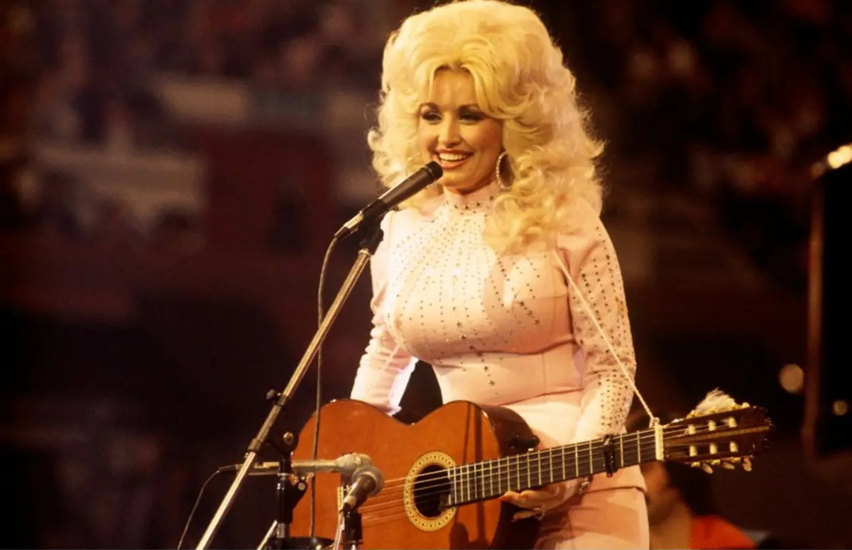 No One Born After 1970 Can Identify 15/40 Of These Iconic Singers