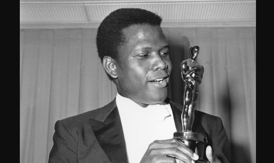 Which historic star first broke the color barrier by taking home the Academy Award for Best Actor?