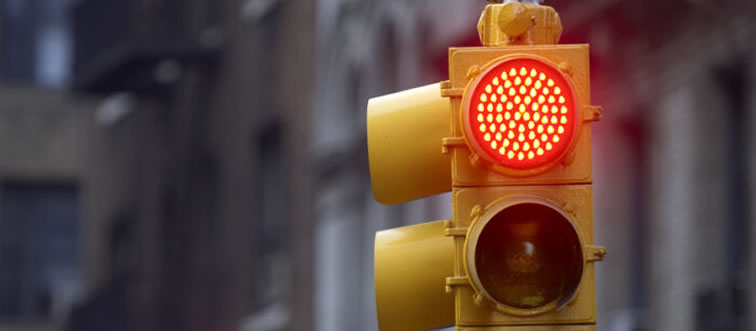 When you spot a traffic light flashing red, what is the recipe for handling it?